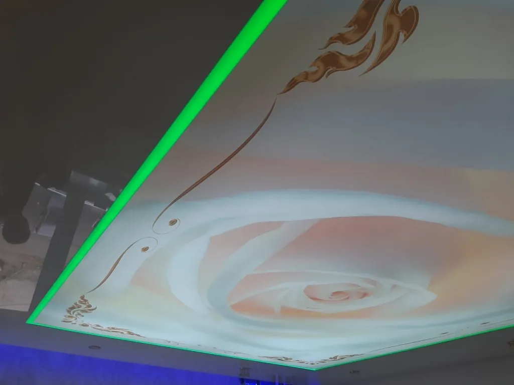 Натяжные потолки для спальни